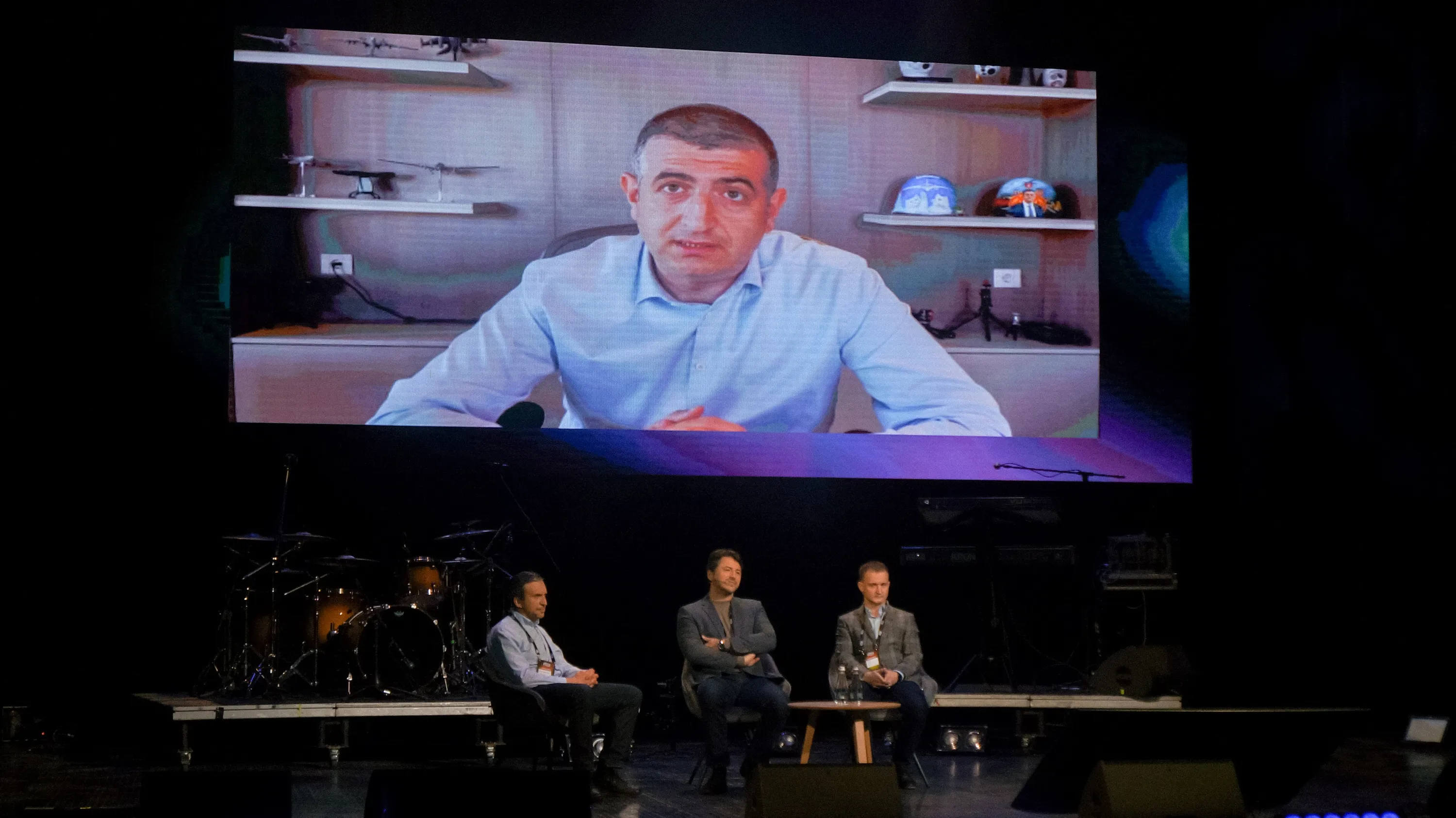 Халук Байрактар (через відеозв'язок із Туреччини), Павло Шеремета, Сергій Притула й Тарас Чмут на IT Arena 2022 Халук Байрактар (через відеозв'язок із Туреччини), Павло Шеремета, Сергій Притула й Тарас Чмут на IT Arena 2022