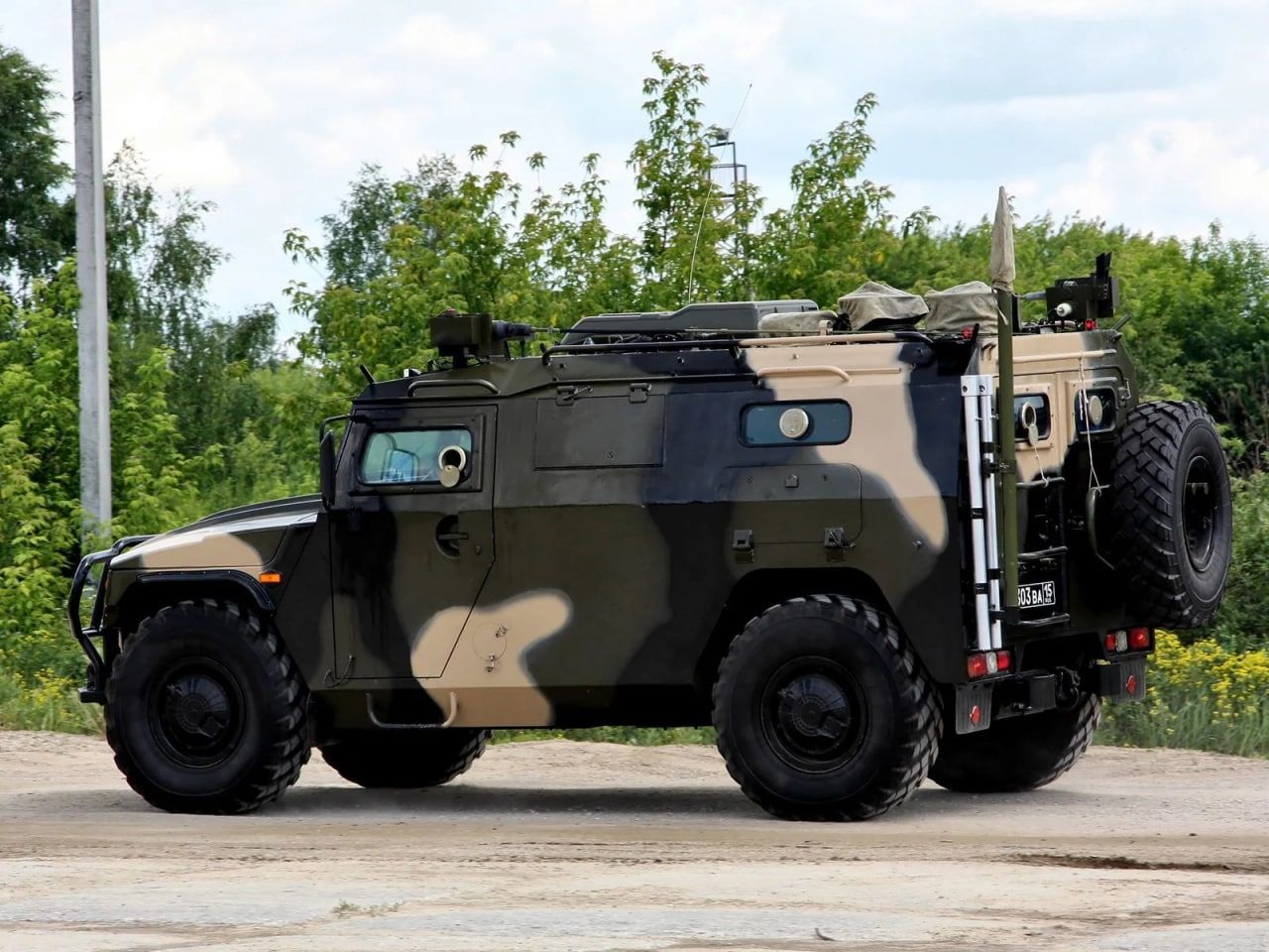 Командно-штабний Тигр - ЗСУ захопили новий трофей Командно-штабний Тигр - ЗСУ захопили новий трофей