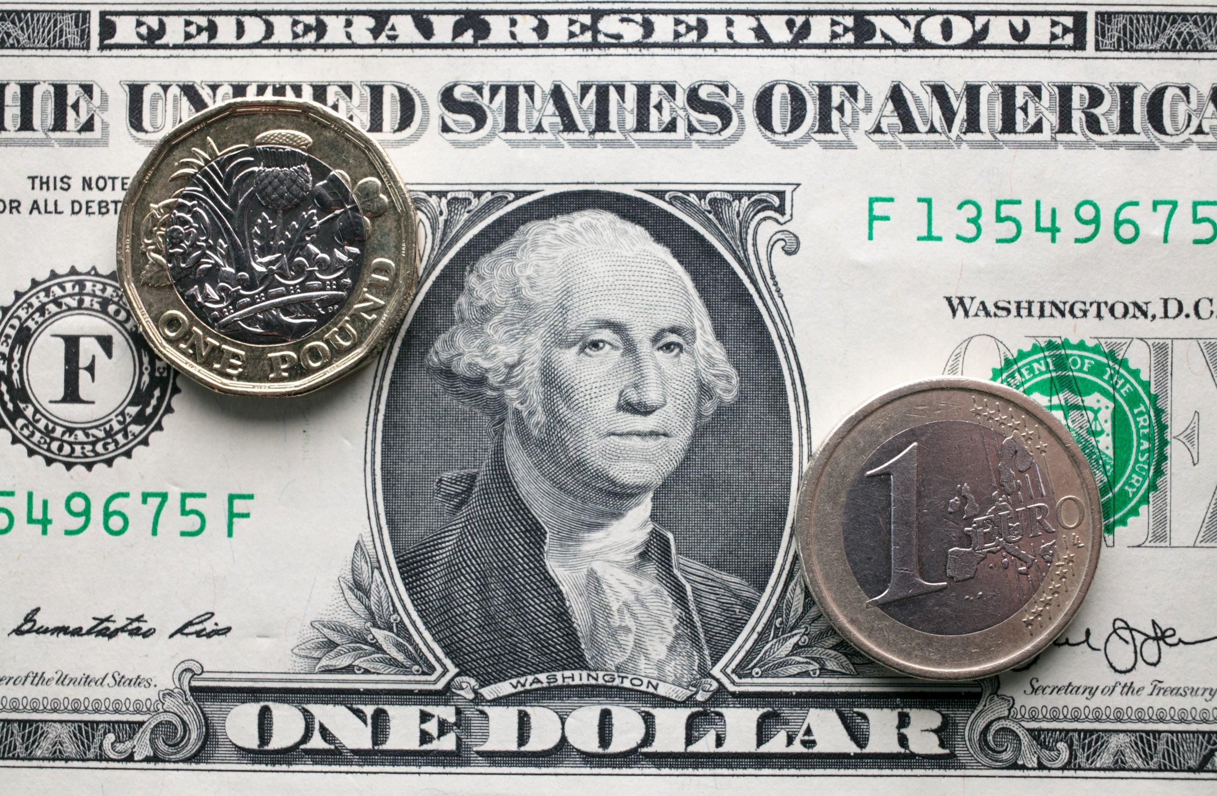 Курс доллара сегодня – за сколько продают валюту обменники, банки, черный рынок
