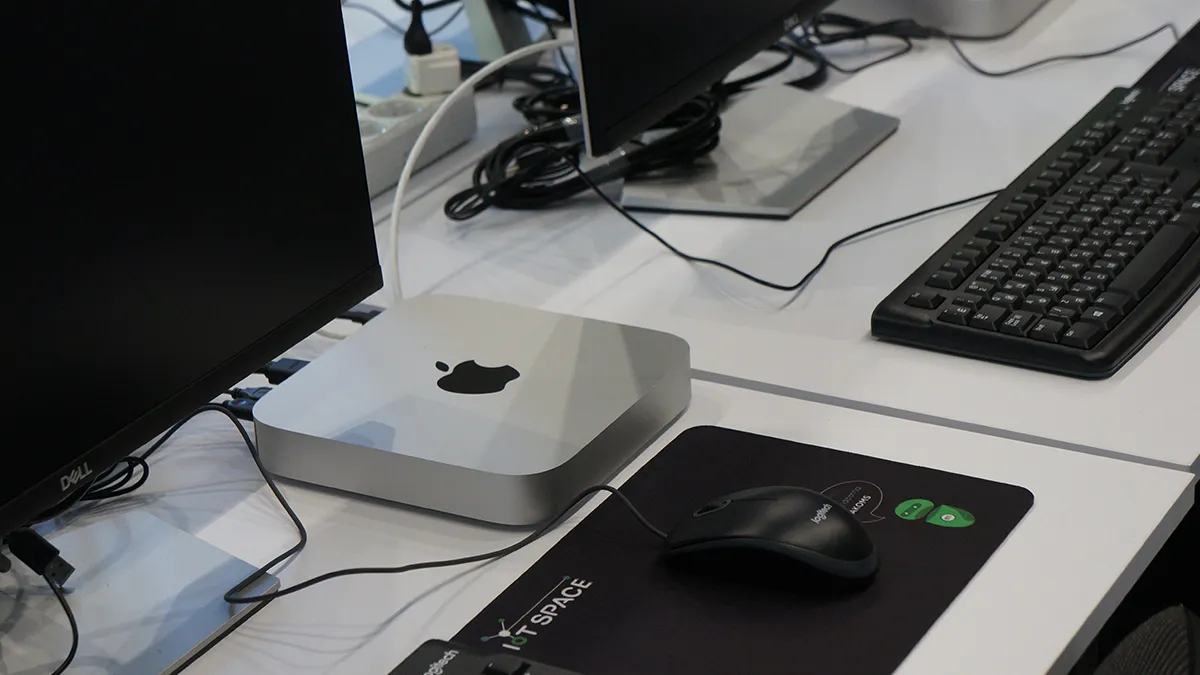 Для студентів закупили нові Mac mini Для студентів закупили нові Mac mini