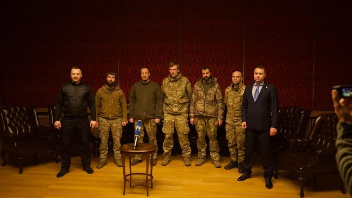 Командири захисників "Азовсталі" перебували в одиночних карцерах Командири захисників "Азовсталі" перебували в одиночних карцерах