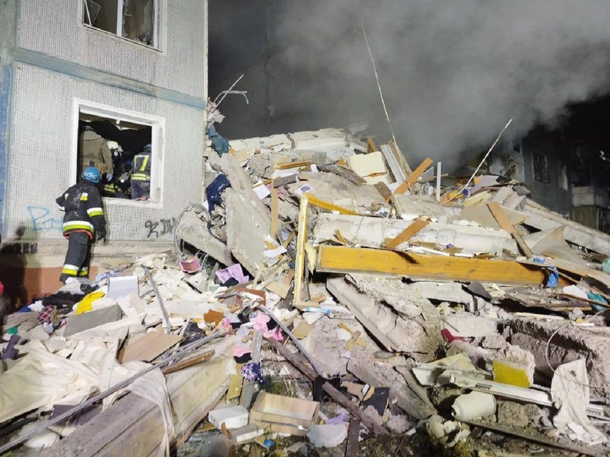 Зеленский показал кадры из уничтоженного ракетами Запорожья Зеленский показал кадры из уничтоженного ракетами Запорожья