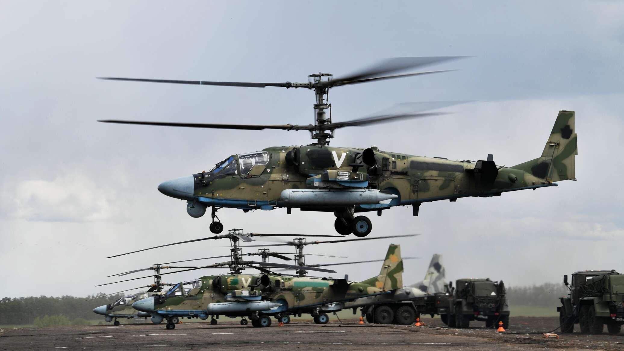 На Юге ВСУ уничтожили 4 вертолета россиян Ка-52