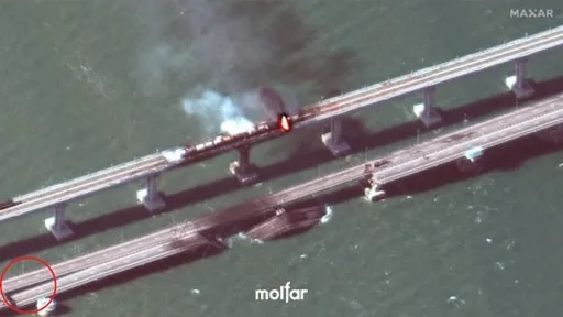 Керченський міст після вибуху Керченський міст після вибуху