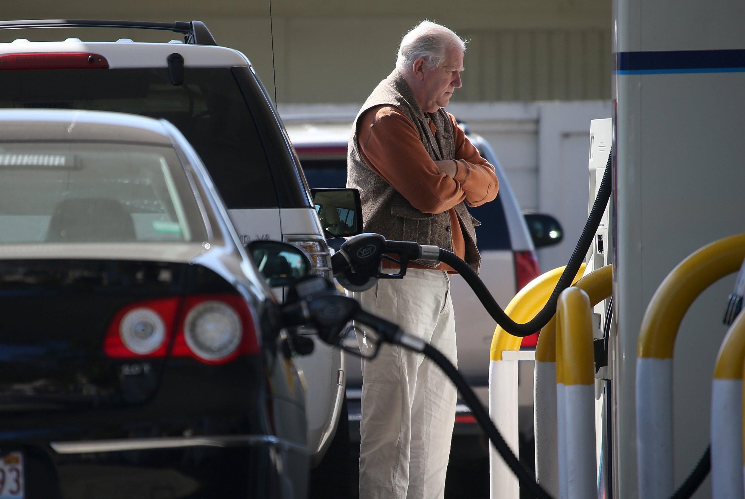 Ціна пального на АЗС - як змінилась ціна дизелю, бензину та автогазу за місяць