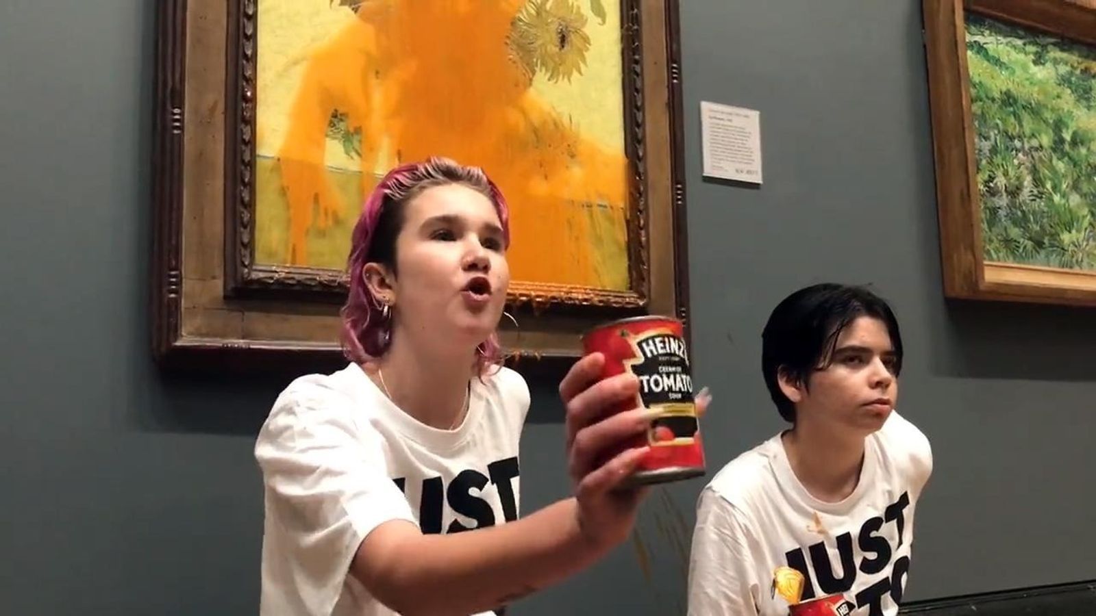 Ван Гог Соняшники - у Лондоні активістки залили картину томатним супом 