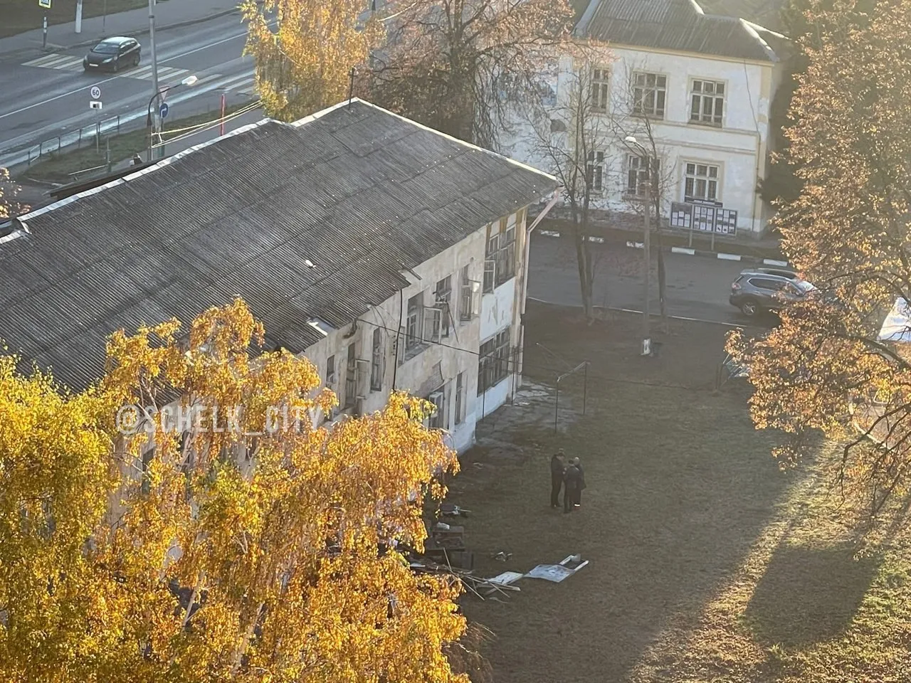 Под Москвой неизвестный бросил в военкомат бутылку с горючей смесью Под Москвой неизвестный бросил в военкомат бутылку с горючей смесью