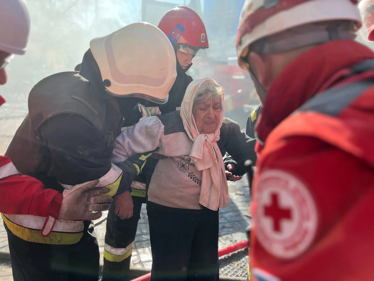 З-під завалів врятували ще одну жінку 