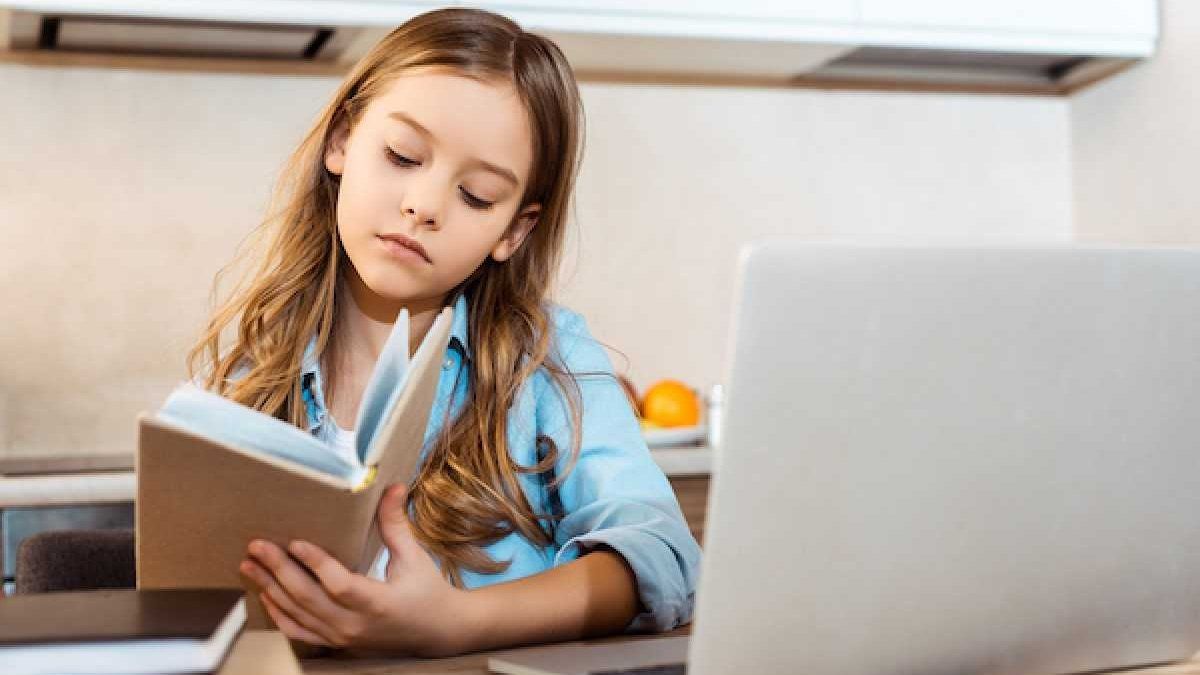 Учебный год в Украине могут продлить - Горбачев - образование - 24 канал- Образование Учебный год в Украине могут продлить - Горбачев - образование - 24 канал- Образование