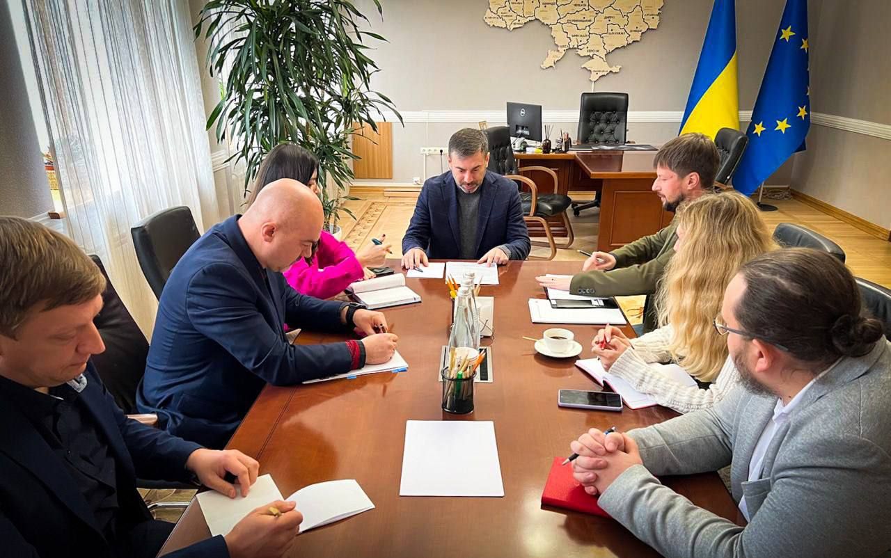 Омбудсмен Лубинец на представители украинского Красного Креста впервые встретились Омбудсмен Лубинец на представители украинского Красного Креста впервые встретились