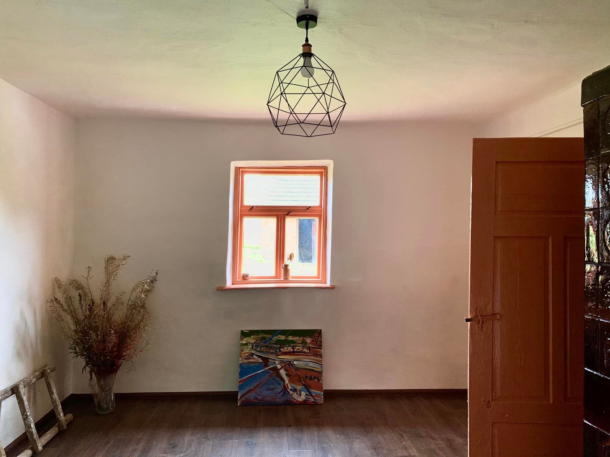 Львовянка восстанавливает заброшенные дома и выставляет их на продажу