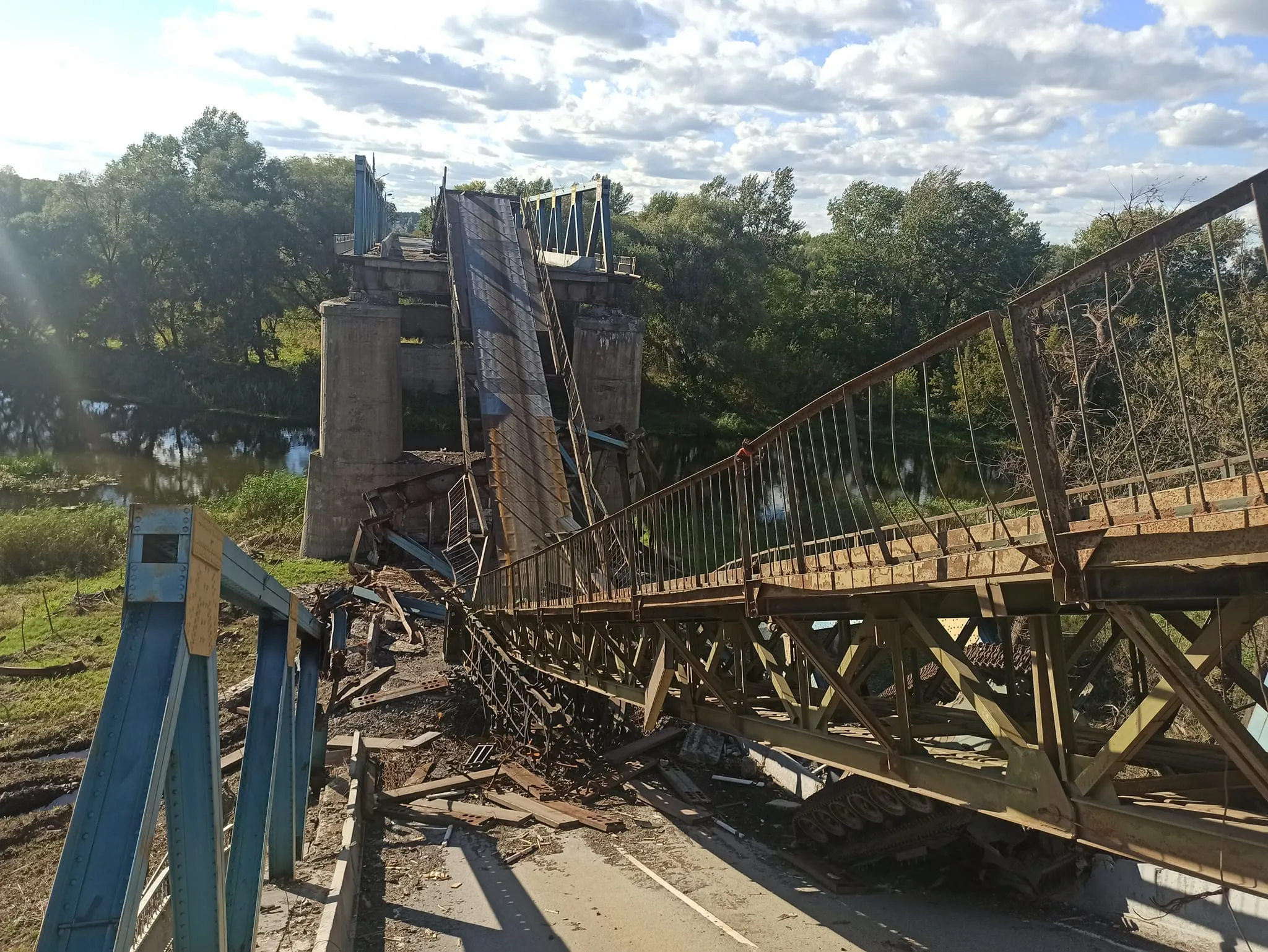 Железобетонный мост через реку Северский Донец Железобетонный мост через реку Северский Донец