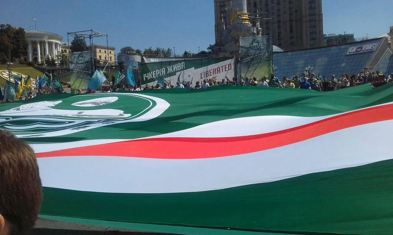 Розгортання найбільшого національного правпора Ічкерії Розгортання найбільшого національного правпора Ічкерії