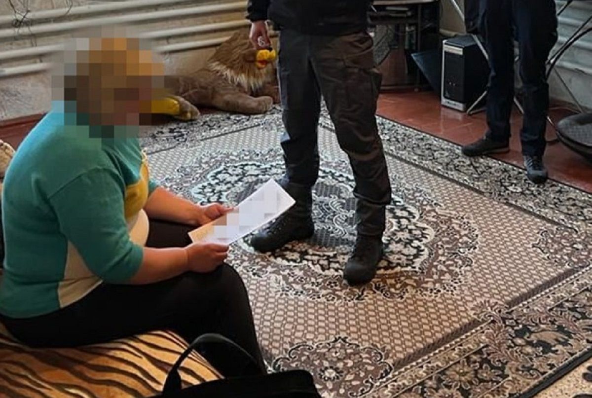 Колборантка обворовала "Укрпочту" и передала деньги оккупантам Колборантка обворовала "Укрпочту" и передала деньги оккупантам