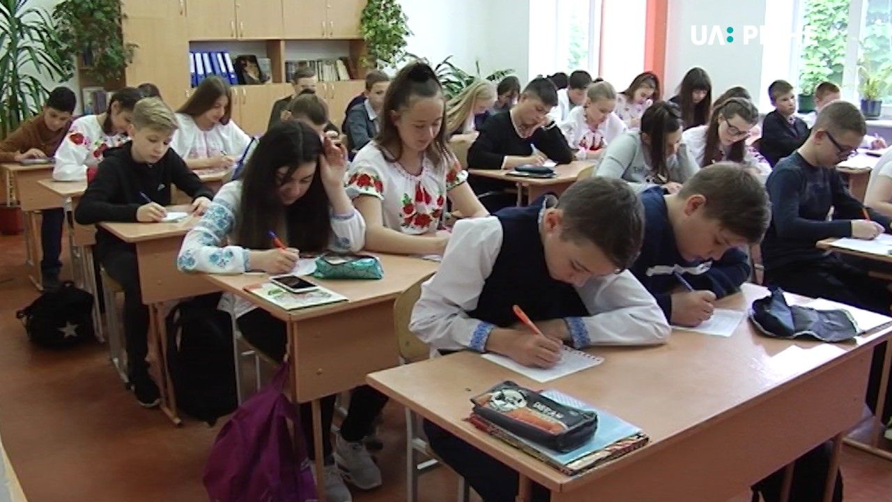 Навчання в Україні - Школярі Рівного провертаються до офлайн-навчання - 24 канал - Освіта