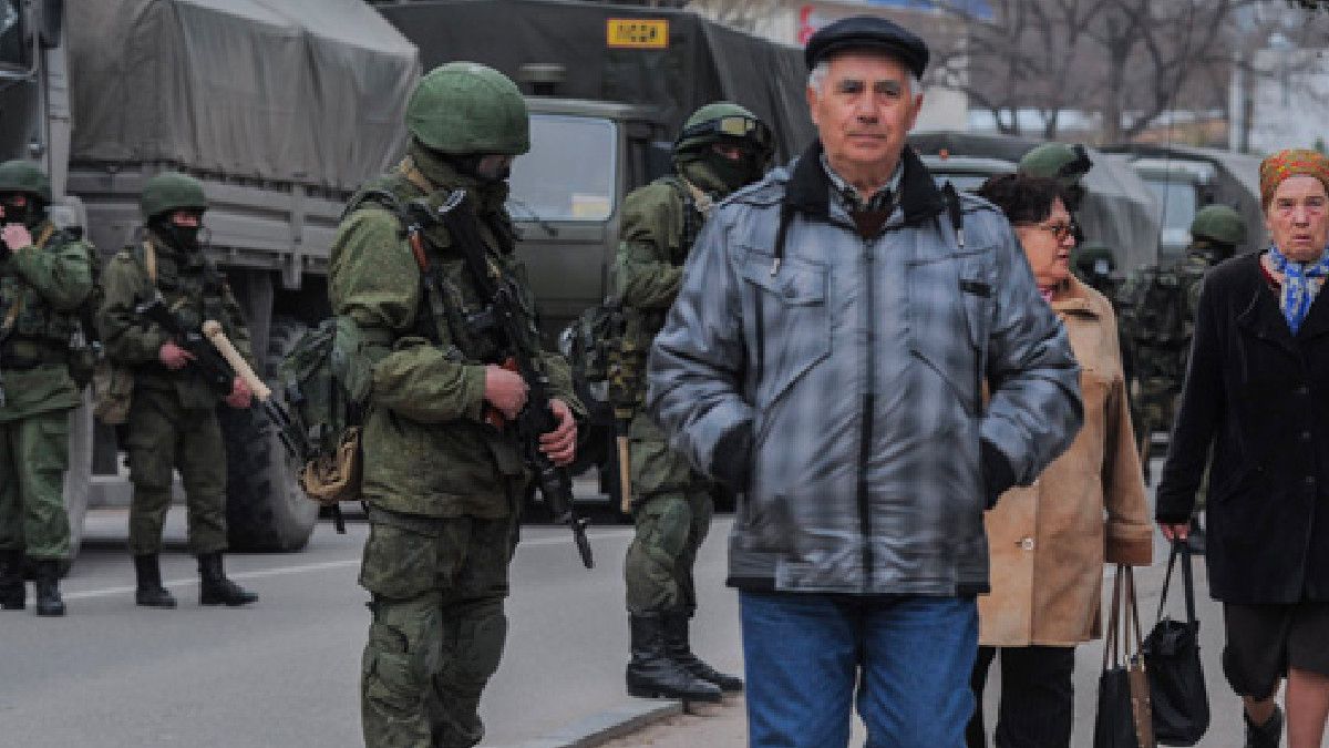 Росія виганяє цивільних з Херсона та населяє його своїми солдатами