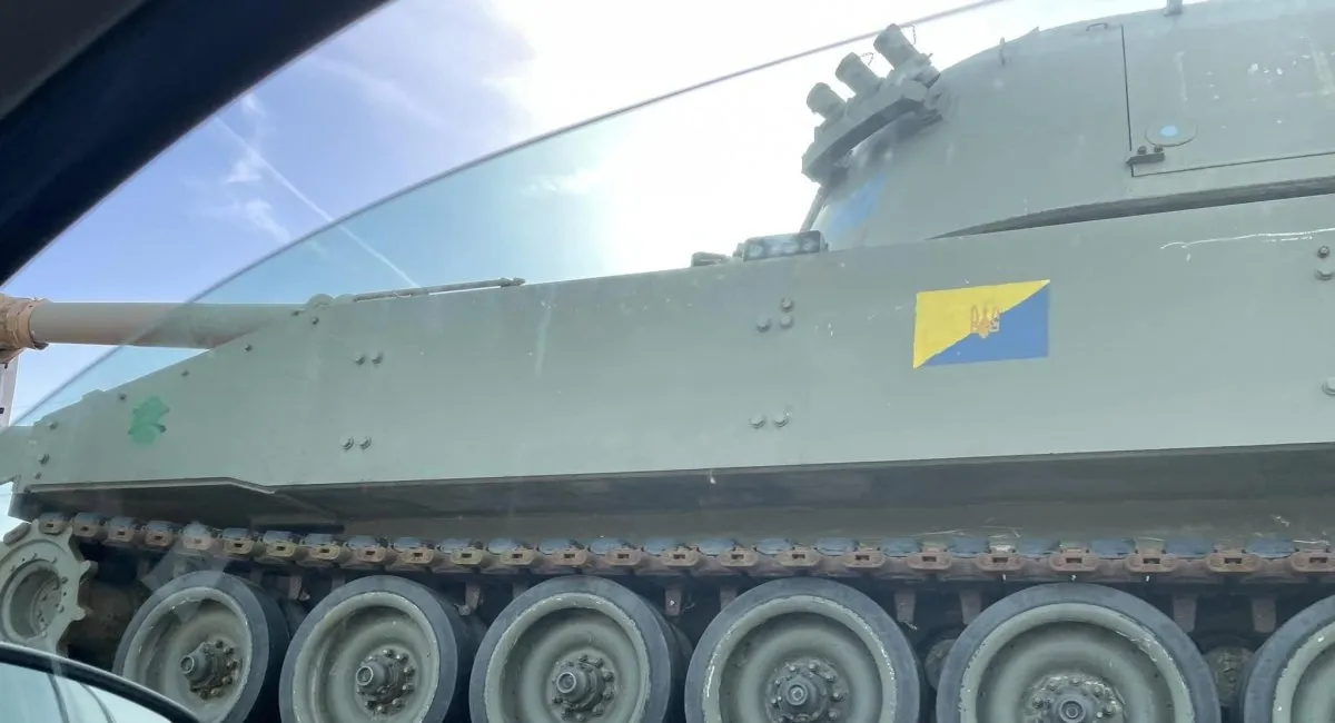 Символіка 52 артилерійського полку Torino італійської армії нагадує державні символи України Символіка 52 артилерійського полку Torino італійської армії нагадує державні символи України