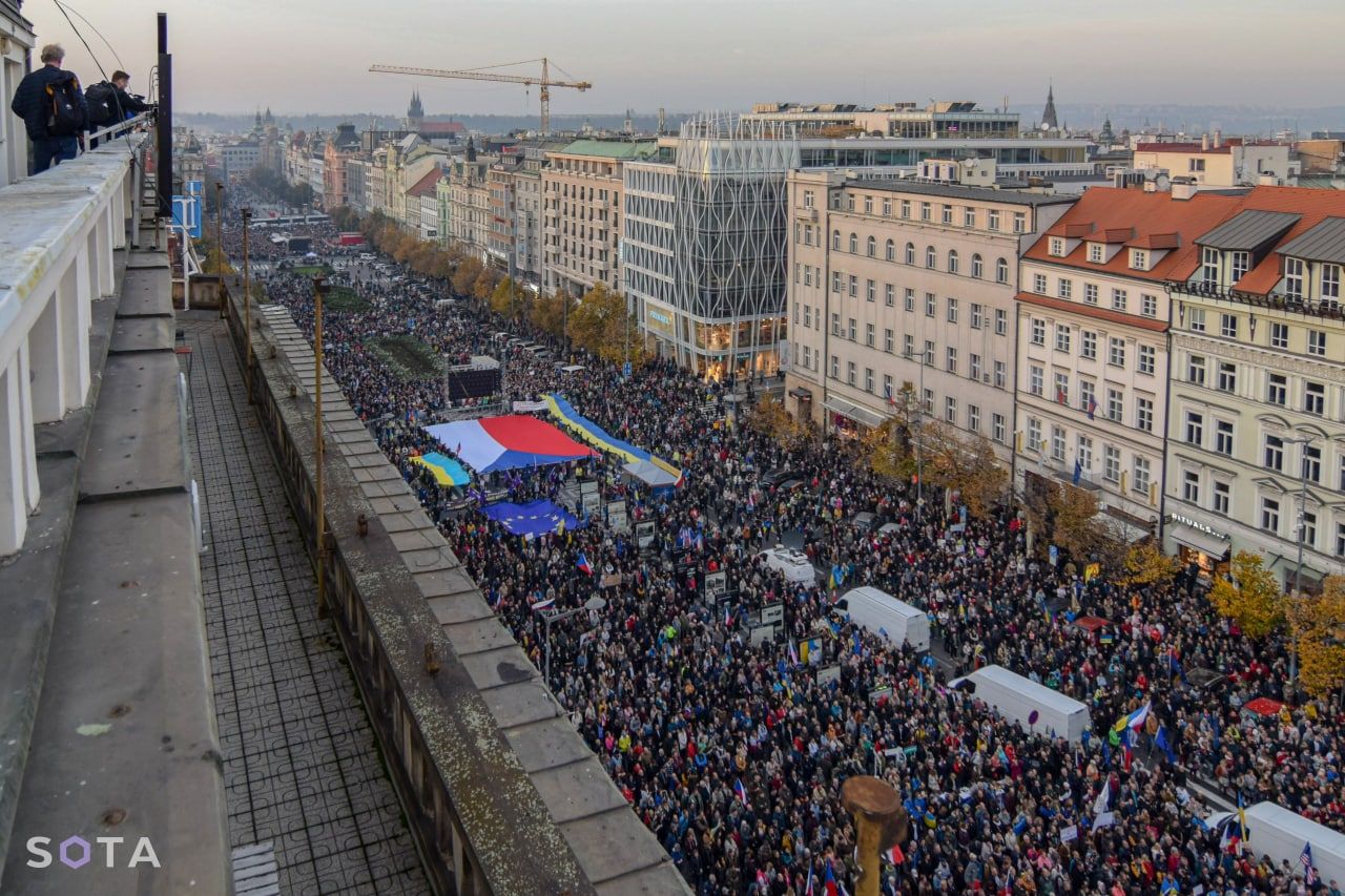 В Чехии 30 октября 2022 года состоялся масштабный митинг в поддержку Украины - фото