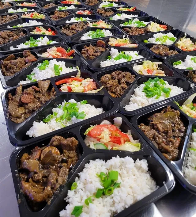 Безкоштовні обіди для біженців з України Безкоштовні обіди для біженців з України