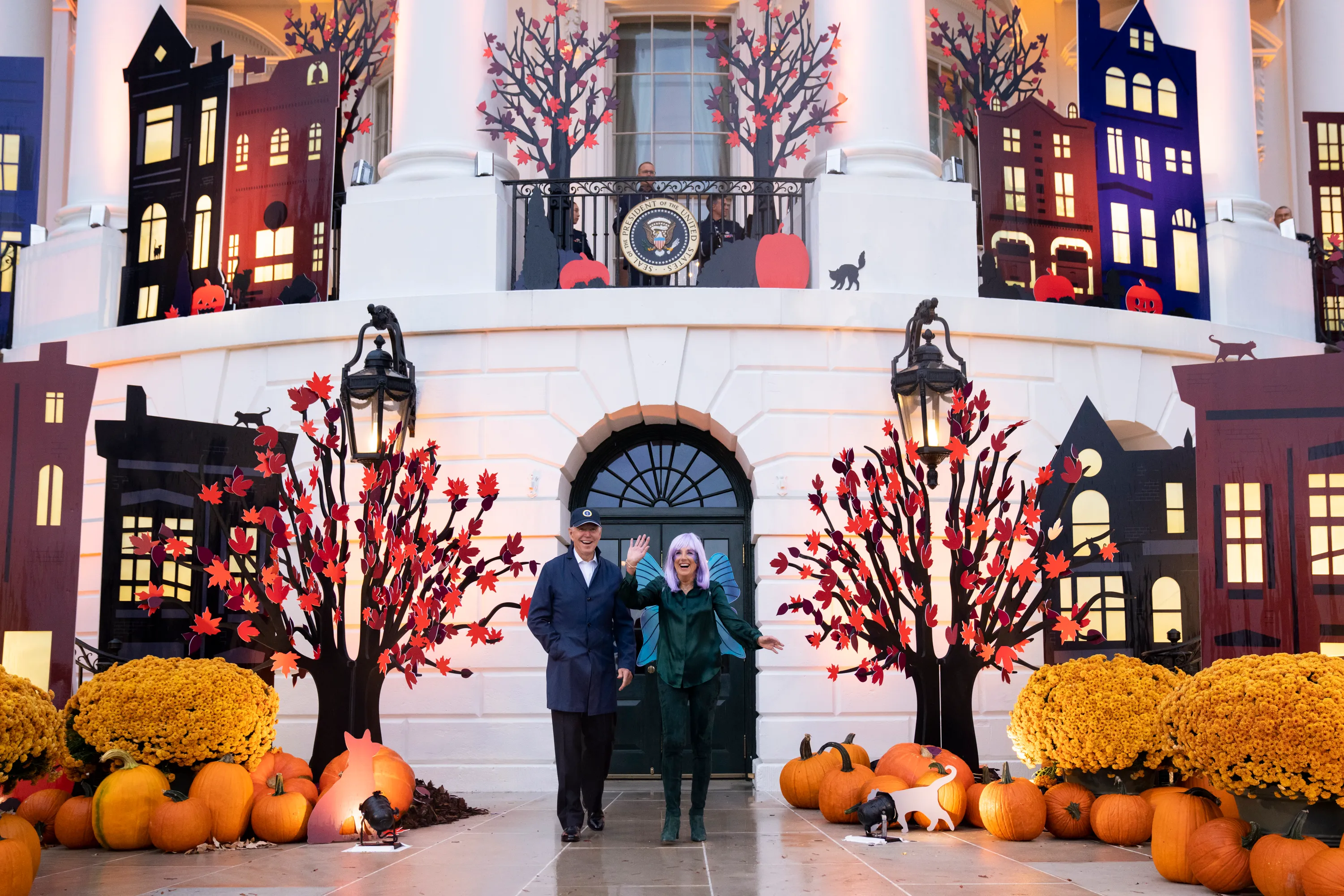 Джо і Джилл Байдени привітали дітей з Геловіном Джо і Джилл Байдени привітали дітей з Геловіном