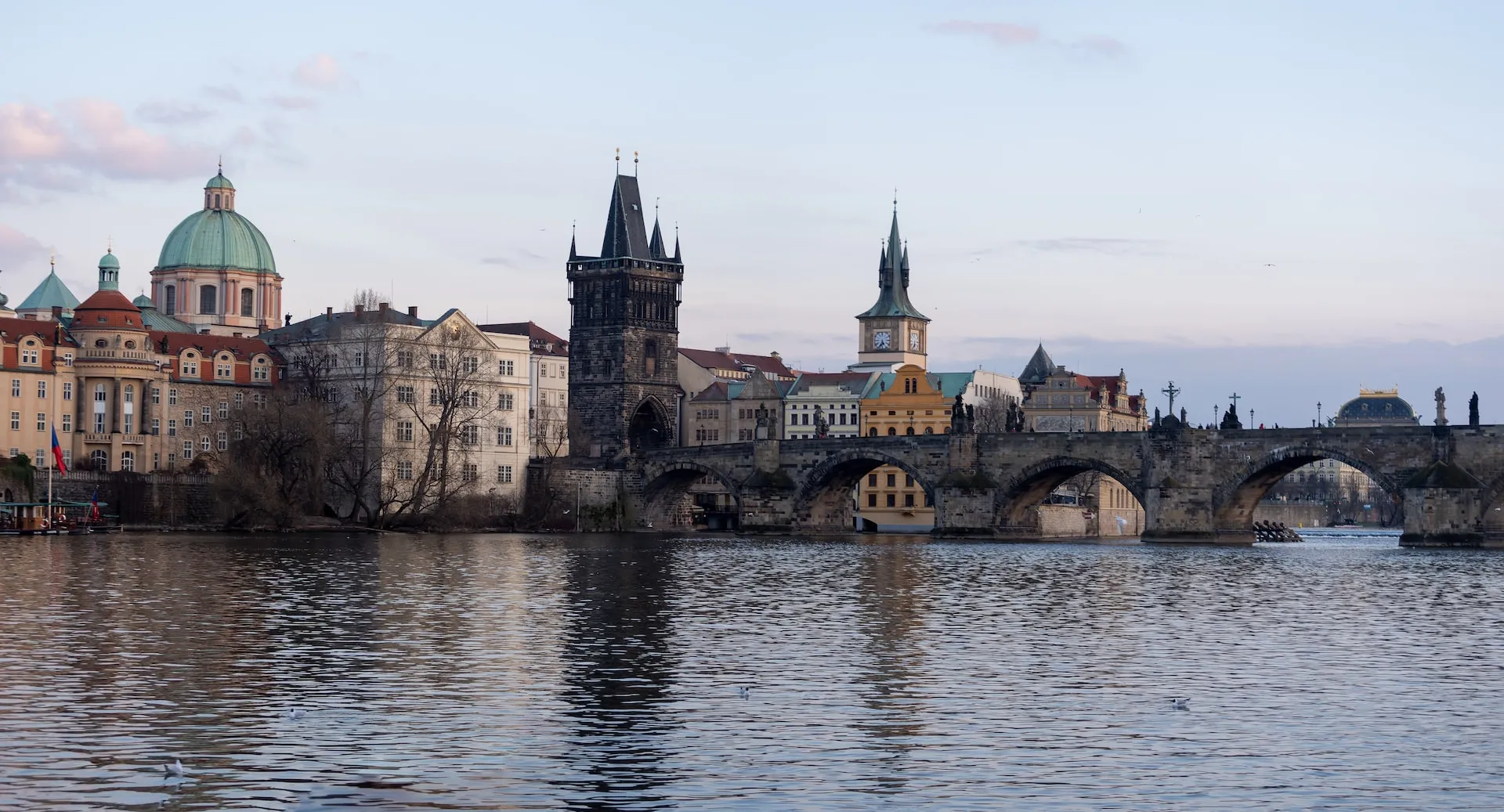 Будівництво Карлового моста стартувало у 1357 році Будівництво Карлового моста стартувало у 1357 році