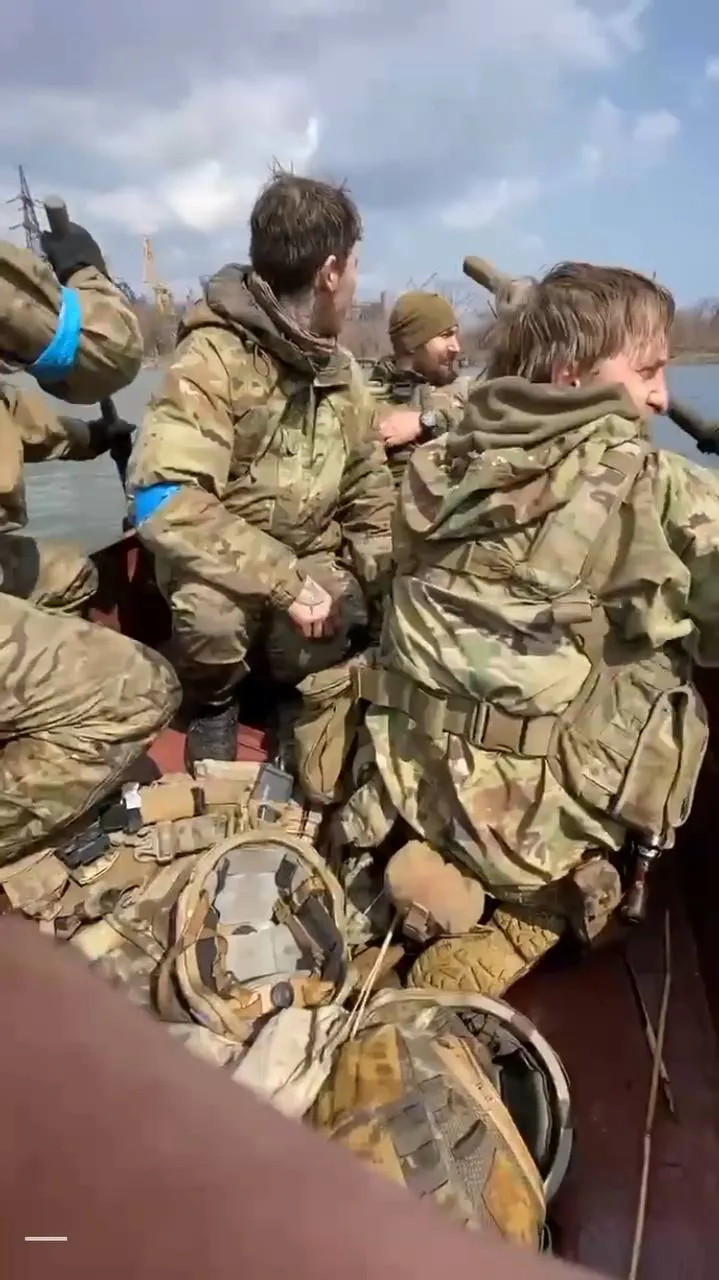 Переправа через річку Переправа через річку