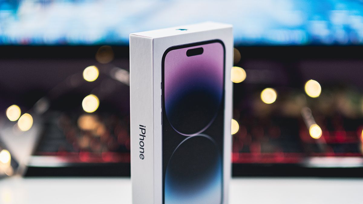 Блогер перевірив міцність iPhone 14 Pro, скинувши сім смартфонів з висоти - Техно Блогер перевірив міцність iPhone 14 Pro, скинувши сім смартфонів з висоти - Техно