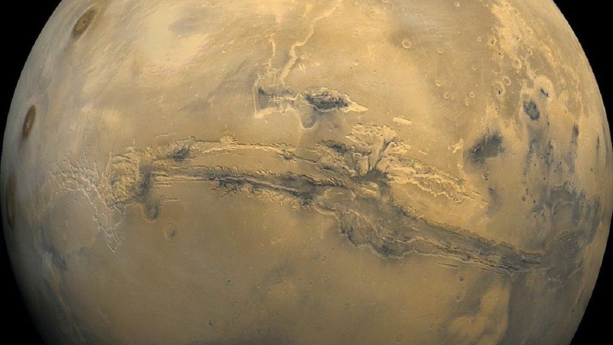 Жизнь на Марсе может скрываться под поверхностью планеты Жизнь на Марсе может скрываться под поверхностью планеты