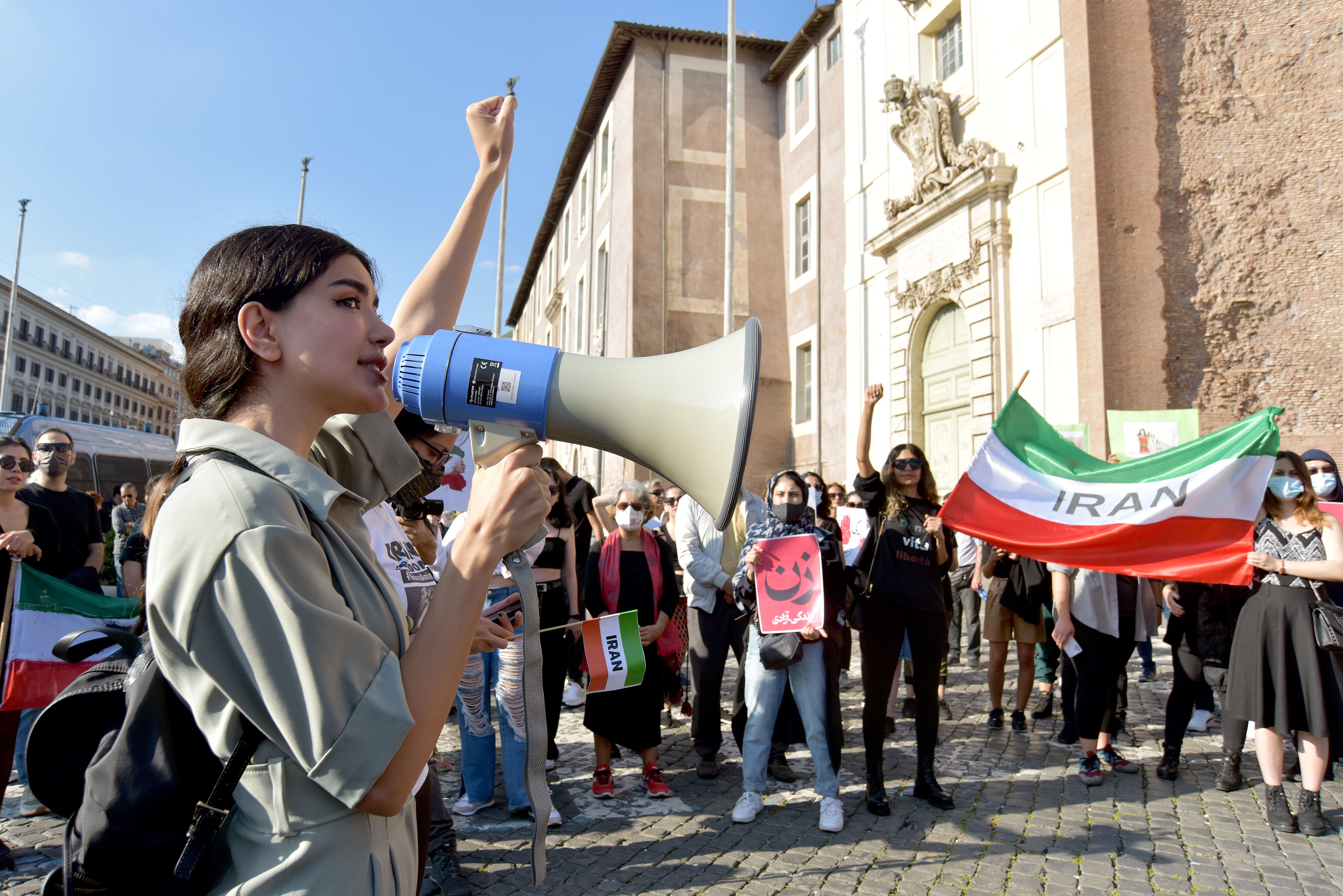 Новая волна протестов охватила Иран – в чем причина