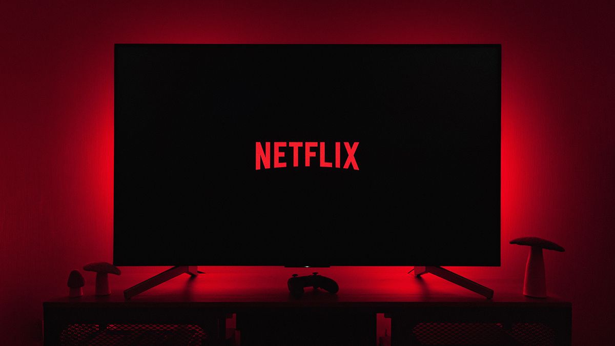Netflix официально запустил новый дешевый тариф, который заставит смотреть рекламу - Техно Netflix официально запустил новый дешевый тариф, который заставит смотреть рекламу - Техно