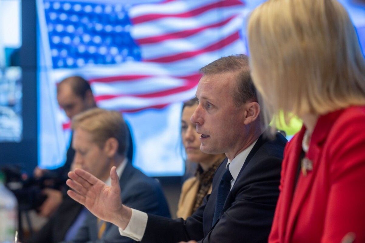 Джейк Салливан прибыл в Киев 4 ноября 2022 года - встретился с Зеленским и Ермаком Джейк Салливан прибыл в Киев 4 ноября 2022 года - встретился с Зеленским и Ермаком