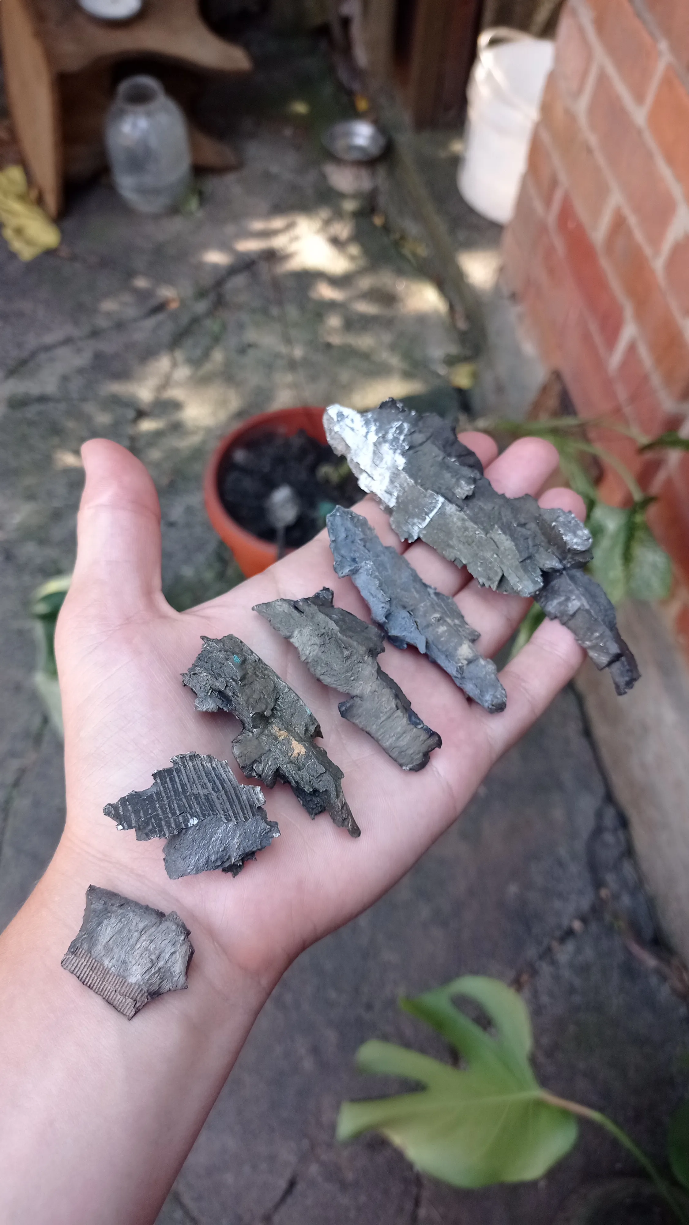 Обломки после обстрела Обломки после обстрела