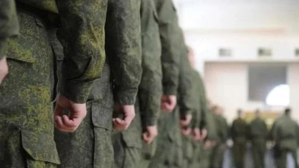 Мобілізація в Росії - в Омську побилися понад 10 п'яних окупантів - відео з місця події - 24 Канал