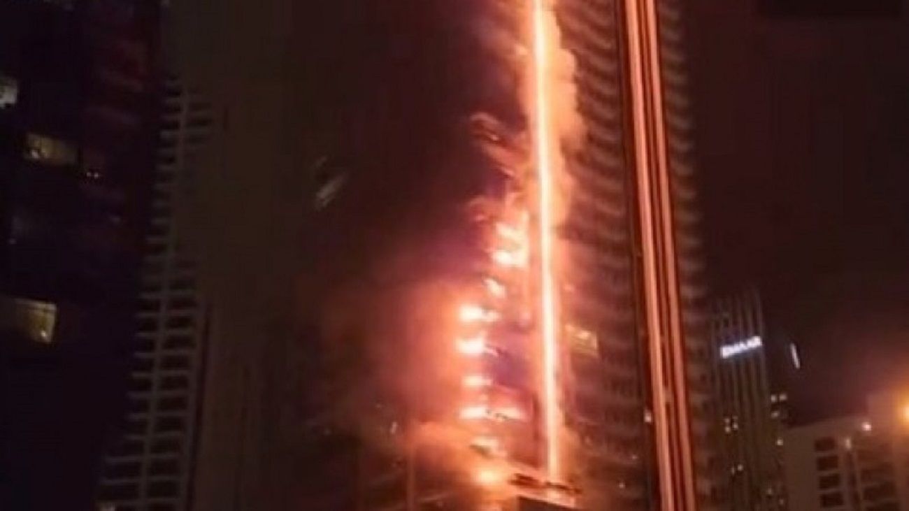 У Дубаї спалахнула масштабна пожежа - загорівся хмарочос, що відомо