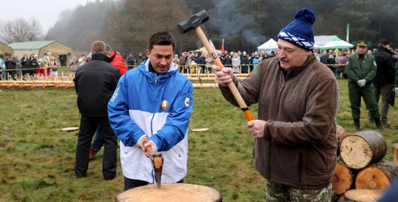 Лукашенко осоромився на чемпіонаті з рубання дров серед пропагандистів Лукашенко осоромився на чемпіонаті з рубання дров серед пропагандистів