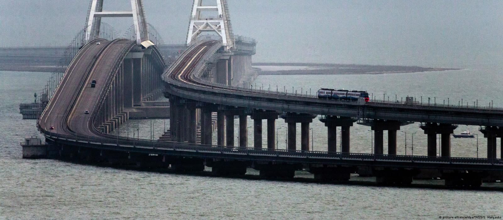 Крымский мост после взрывов