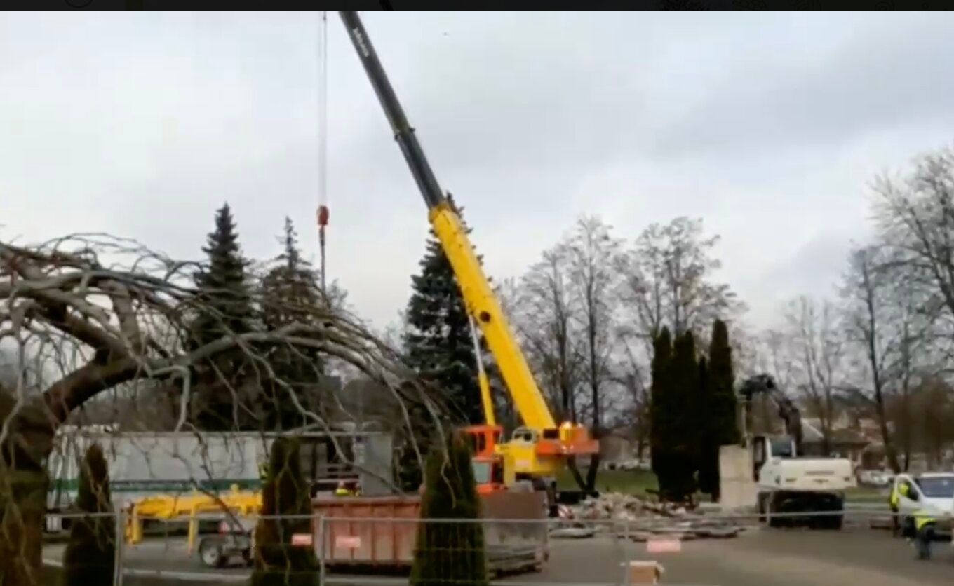 У Латвії знесли пам'ятник радянським солдатам, який відомий як Альоша