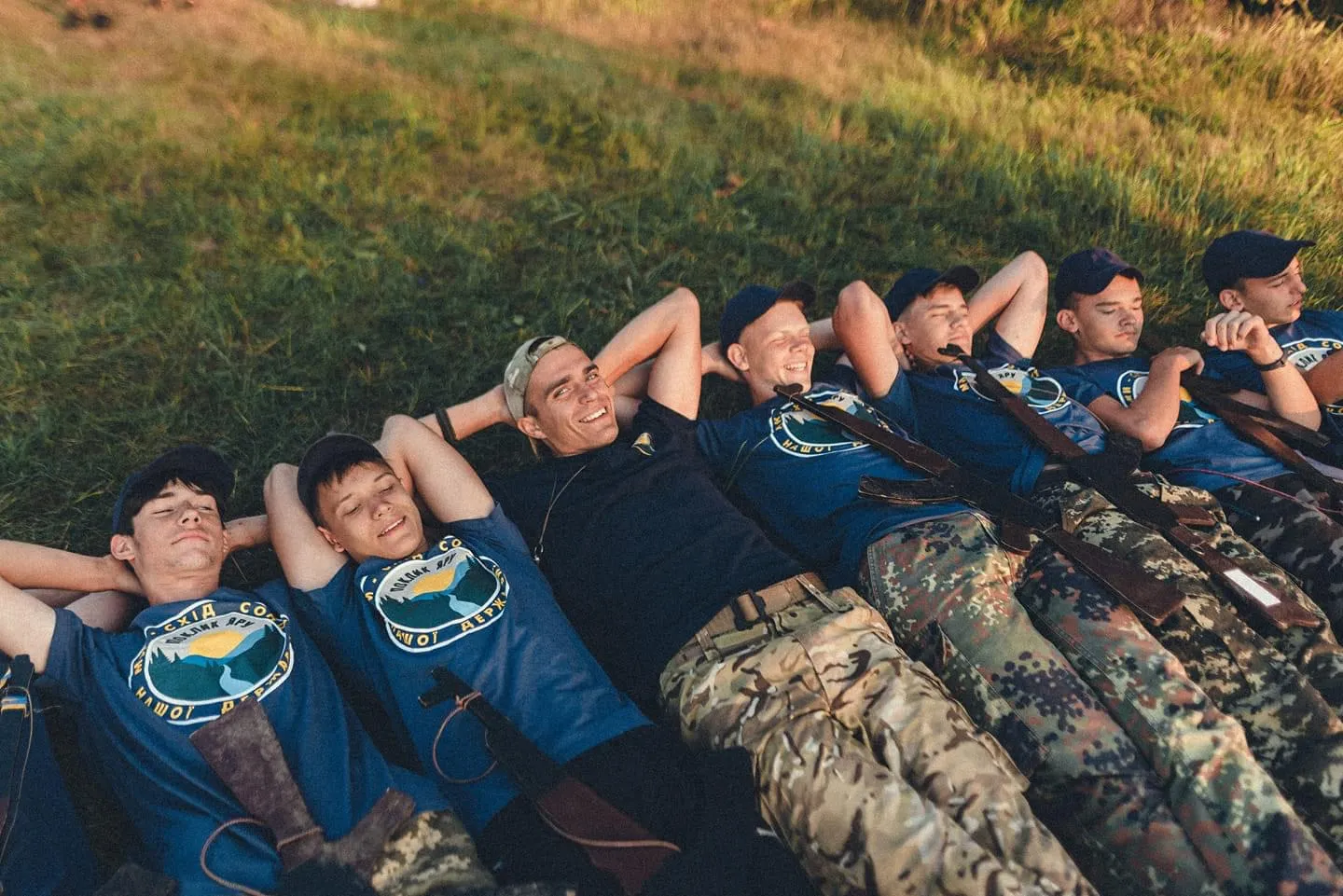 Павло історик з дітьми в Холодному Яру Павло історик з дітьми в Холодному Яру