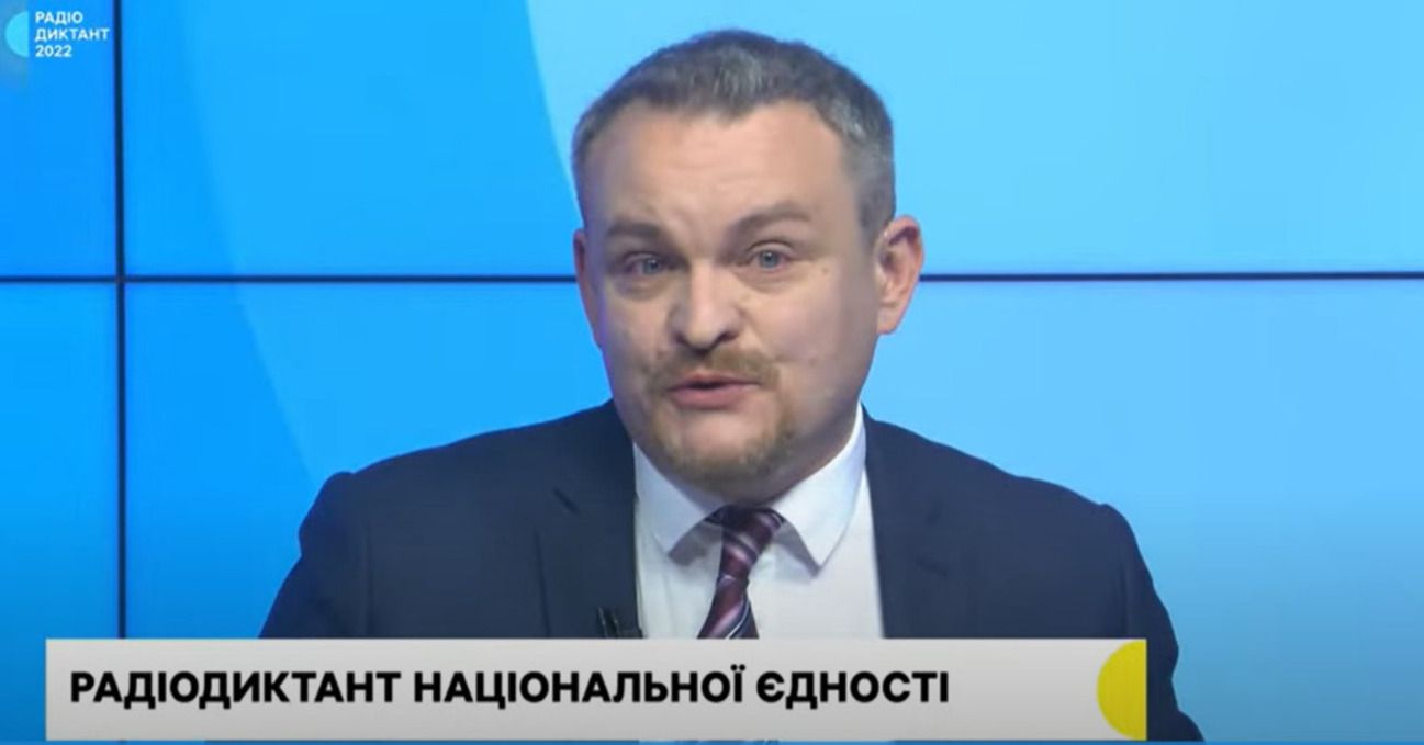 Роман Коляда - ведучий радіодиктанту – 2022 не стримав сліз після тексту про дім - 24 канал - Освіта Роман Коляда - ведучий радіодиктанту – 2022 не стримав сліз після тексту про дім - 24 канал - Освіта