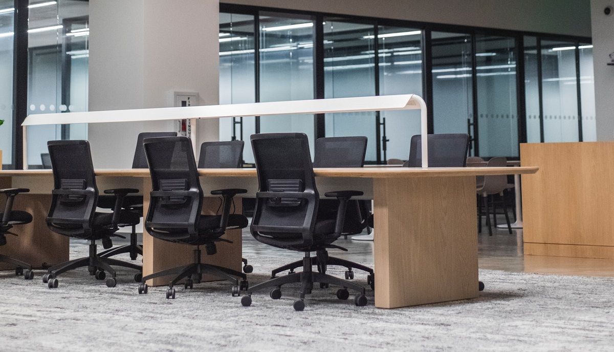 Техногиганты увольняют работников Техногиганты увольняют работников