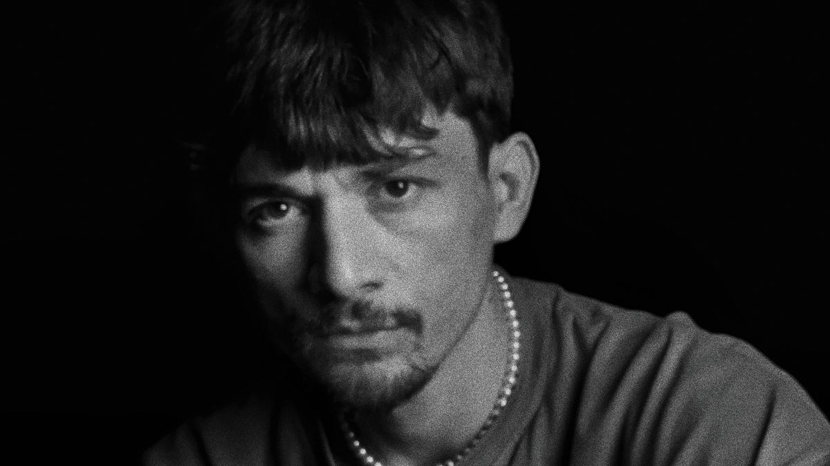 Відомий репер звинуватив українців у фінансуванні ракет – до кого звернувся Рома Майк Showbiz