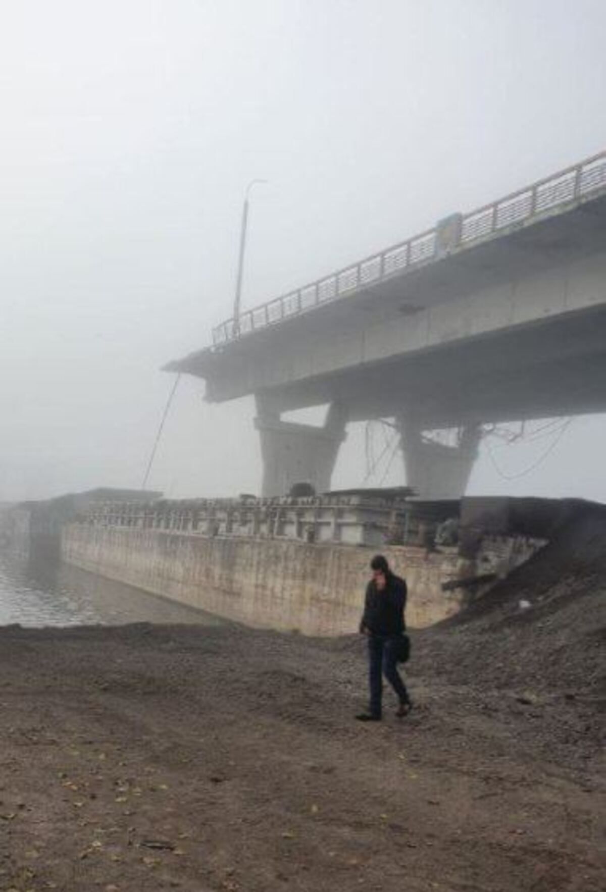 Антоновский мост в Херсоне рухнул - в сети появились фото