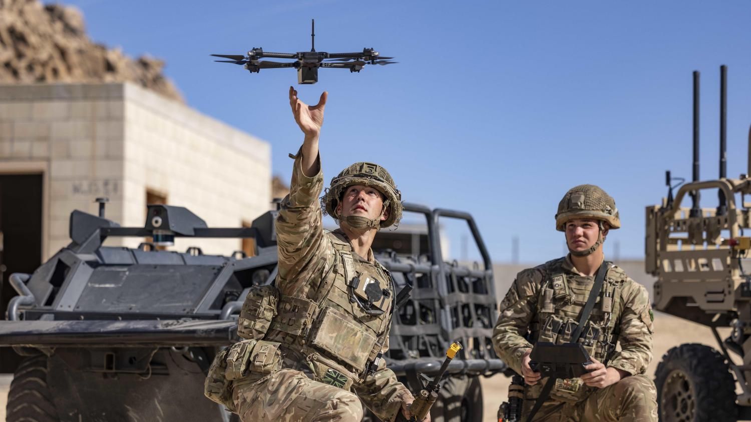 Британские солдаты испытали беспилотники Британские солдаты испытали беспилотники