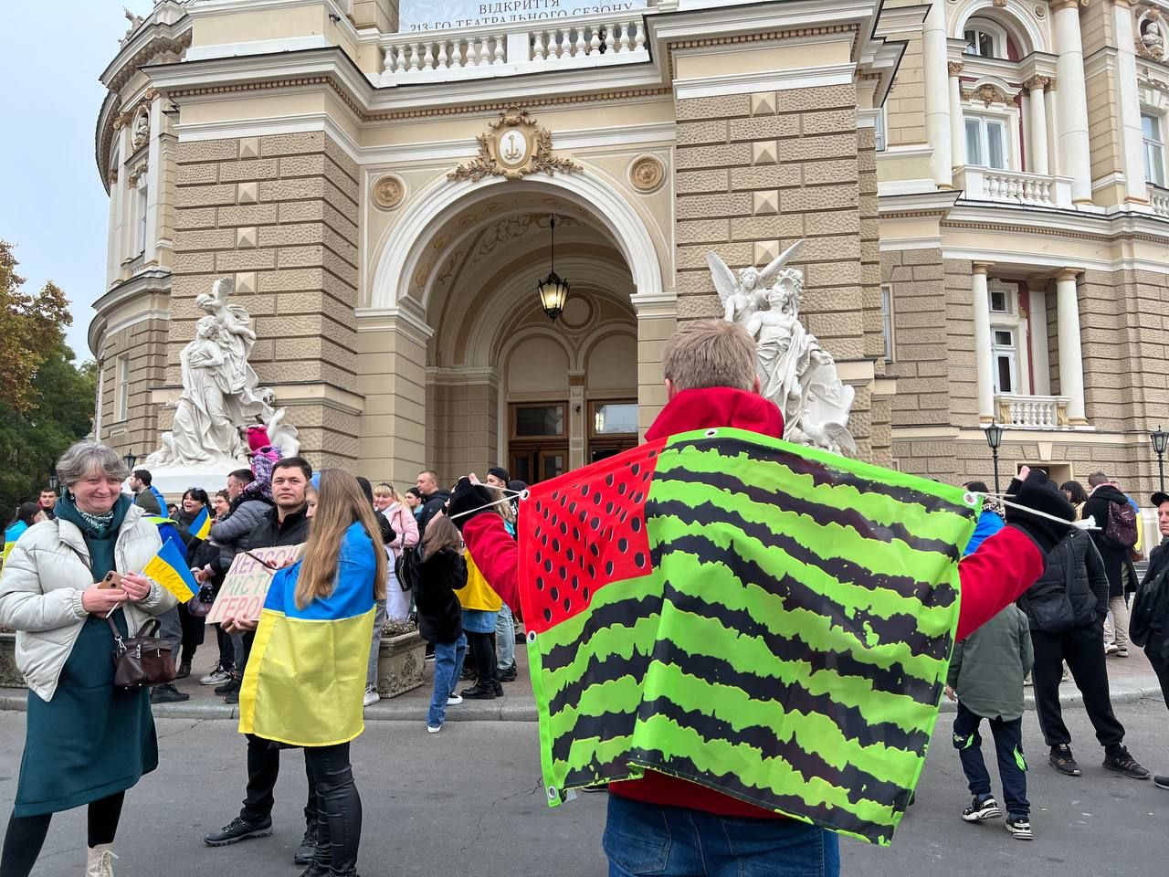 Картинка люди радуются