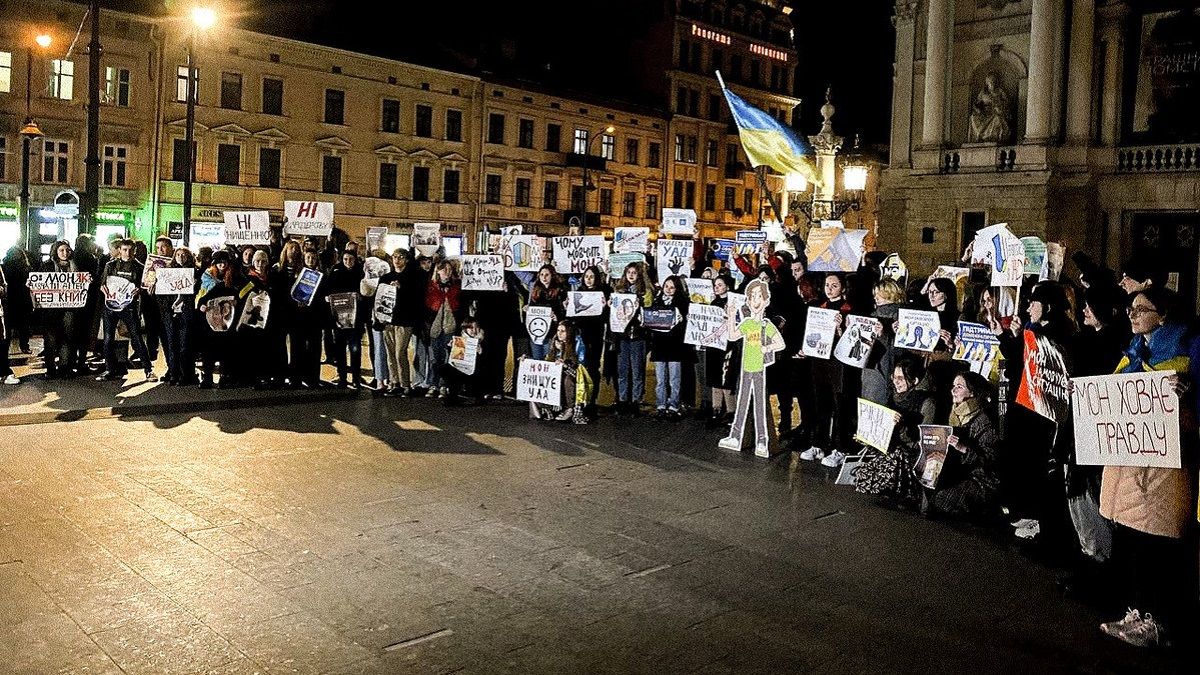 Приєднання УАД до ЛНУ - мітинг студентів 12 листопада 2022, відео - Освіта