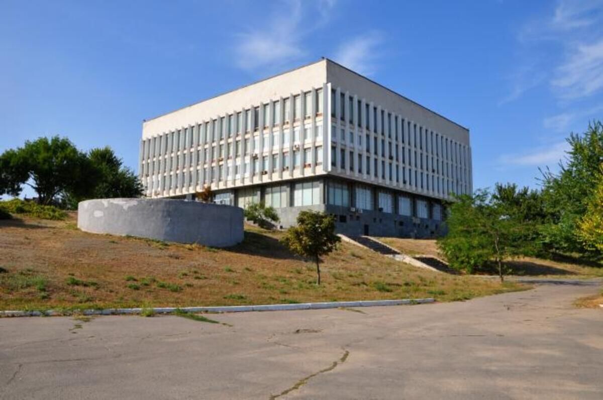 Наука в окупації - росіяни вивезли дореволюційні книги з бібліотеки Херсона - 24 канал - Освіта Наука в окупації - росіяни вивезли дореволюційні книги з бібліотеки Херсона - 24 канал - Освіта