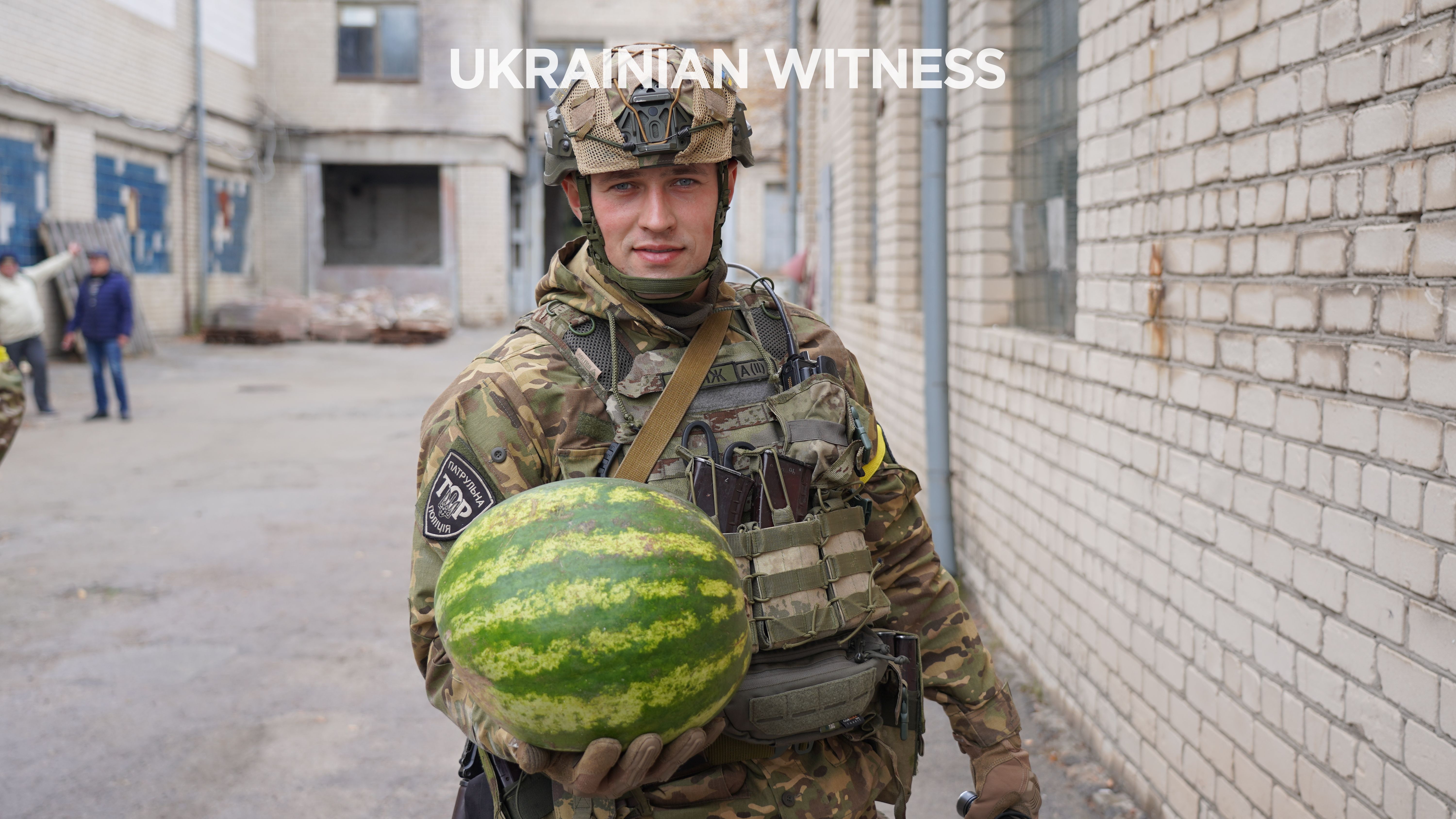 Спецпідрозділи Нацполіції зачищають завод у деокупованому Херсоні Спецпідрозділи Нацполіції зачищають завод у деокупованому Херсоні