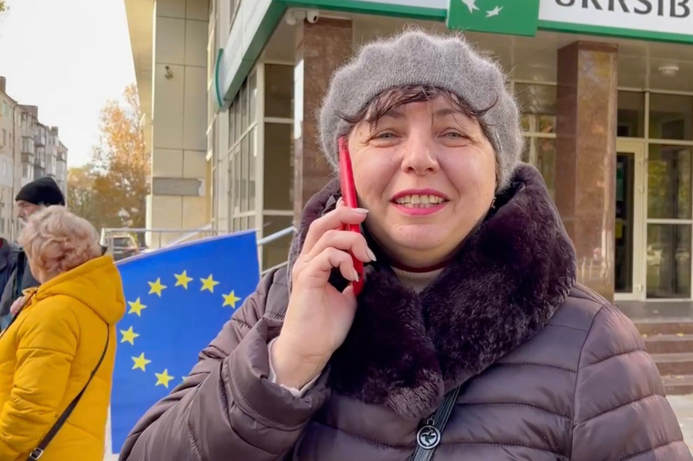 Женщина из Херсона позвонила сыну, чтобы сказать об освобождение Женщина из Херсона позвонила сыну, чтобы сказать об освобождение