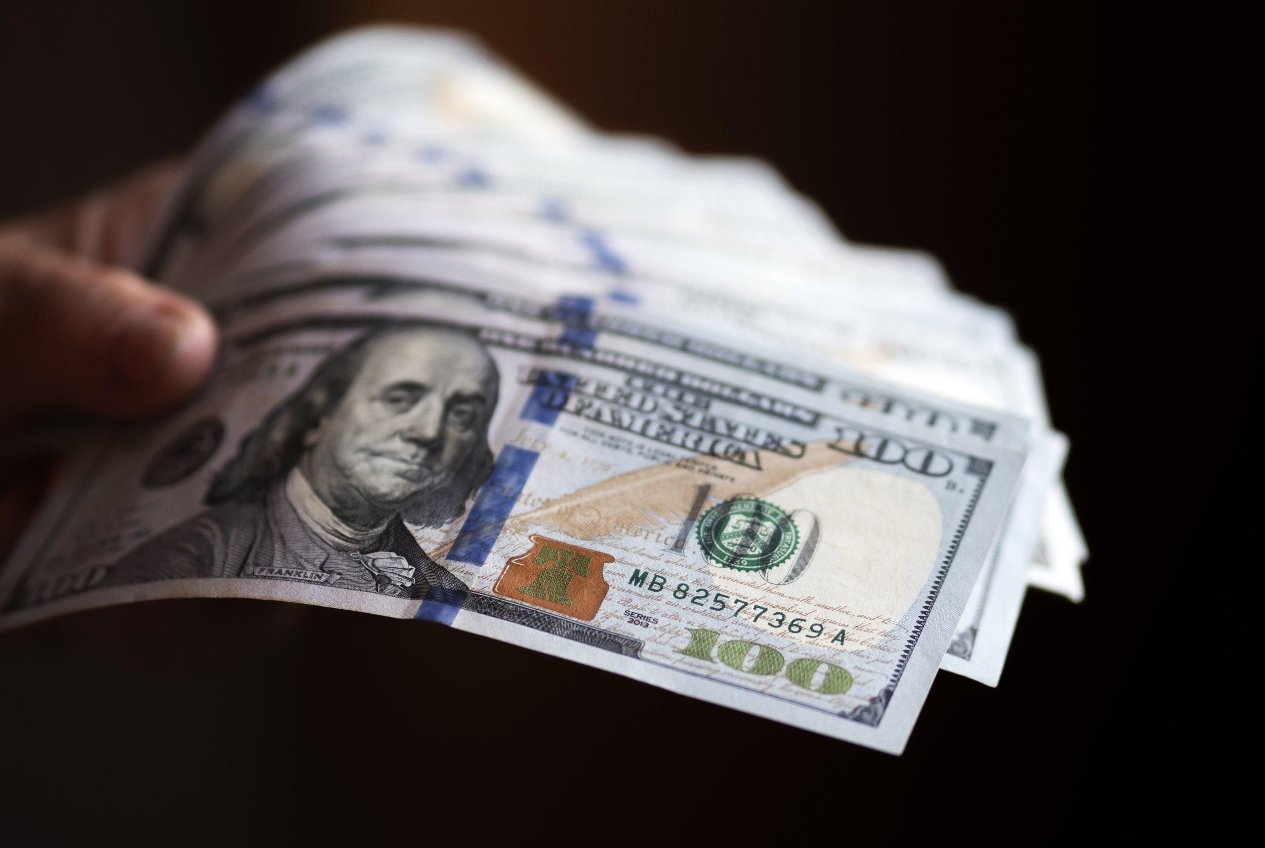 Курс доллара – сколько стоит сегодня валюта в банках, обменниках, на черном рынке