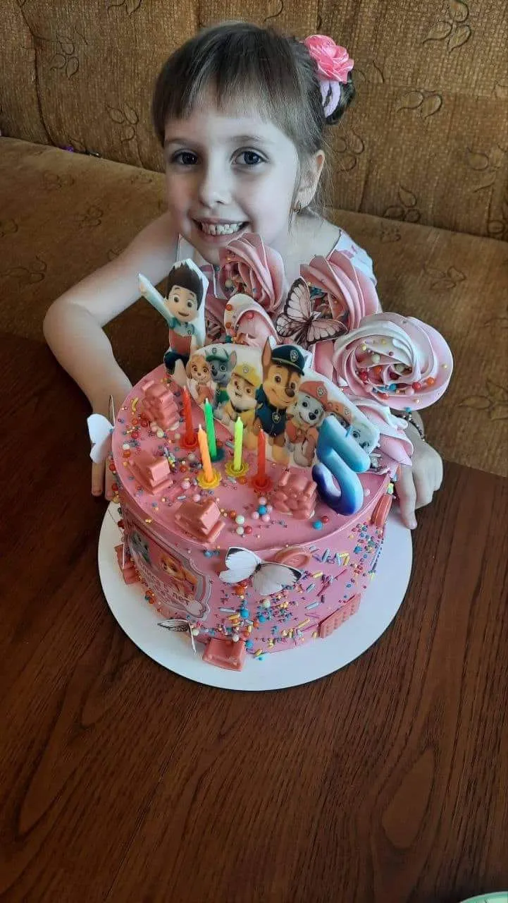 Алісі вже виповнилося 5 років Алісі вже виповнилося 5 років